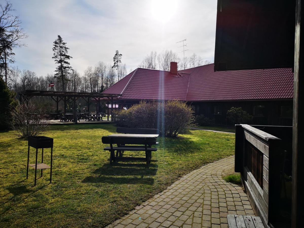Viesu Nams Vecmuiza Hotel Tūja Exterior foto